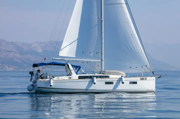 Beneteau Oceanis 38.1 - 