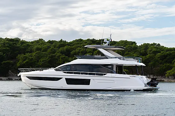 Azimut 68 Fly