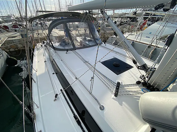 Bavaria C42 - 