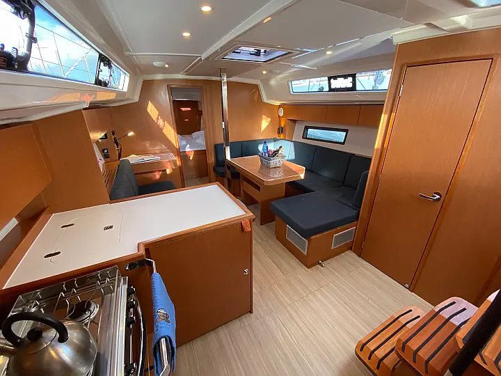 Bavaria C42 - 