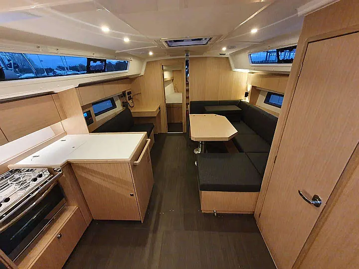 Bavaria C42 - 