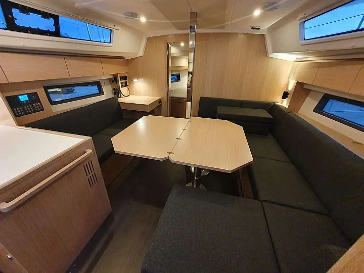 Bavaria C42 - 