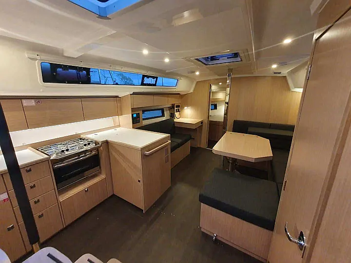 Bavaria C42 - 