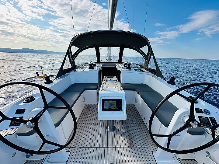 Bavaria C42 - 